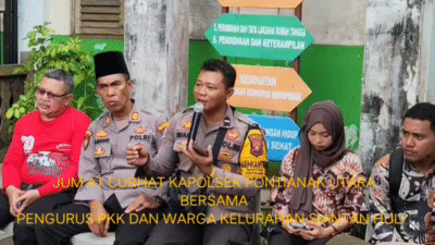 Potret Kapolsek Pontianak Utara bersama pengurus dan anggota PKK Kelurahan Siantan Hulu dalam kegiatan Jumat Curhat. (Dok. Polsek Pontianak Utara)