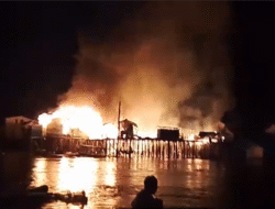 11 Rumah Terbakar di Kapuas Hulu, Belasan Keluarga Nelayan Kehilangan Tempat Tinggal