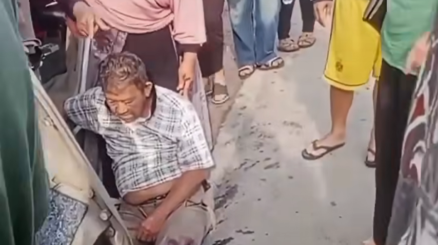 Suasana di lokasi kecelakaan maut di depan Toko Serba 35 Ribu, Jalan Raya Sungai Batang, Kecamatan Sungai Pinyuh, Kabupaten Mempawah, Senin (6/10/25). (Dok. Ist)