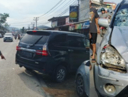 Detik-Detik Mengerikan CR-V Pecah Ban Picu Kecelakaan Maut di Pinyuh
