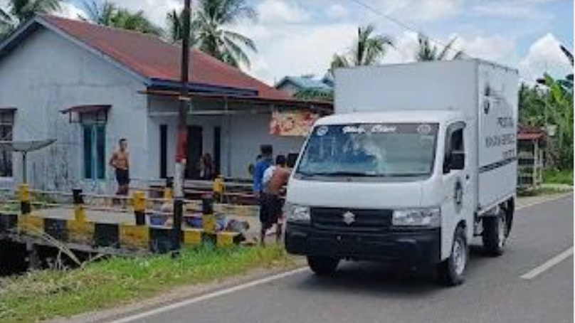 Kecelakaan terjadi antara mobil program Makanan Bergizi Gratis (MBG) dengan sepeda motor di Simpang Hilir, Kayong Utara. (Dok. Ist)