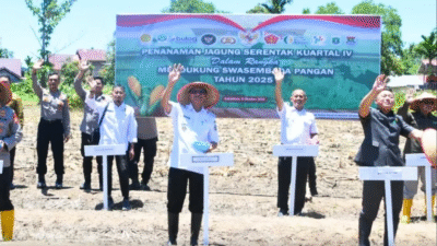 Dukung Asta Cita Presiden, Wabup-Kapolres Kayong Utara Kompak Turun ke Ladang