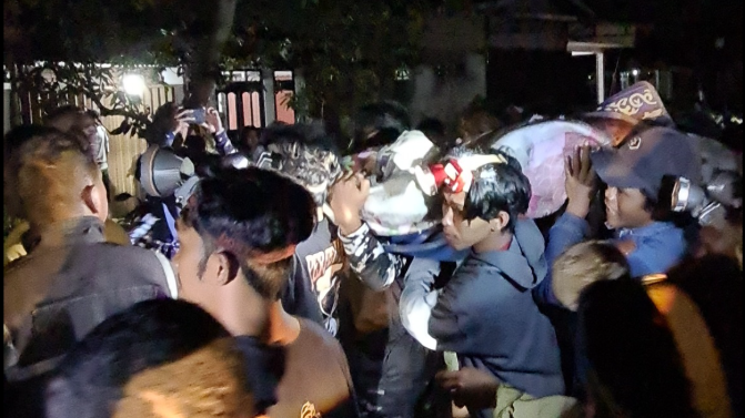 Korban Taufik Rachman dievakuasi usai pencarian dramatis yang melibatkan banyak pihak. (Dok. Ist)