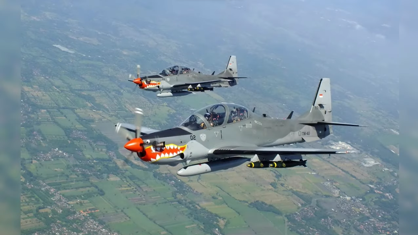 Pesawat tempur Super Tucano milik TNI Angkatan Udara yang diklaim TPNPB digunakan dalam serangan di Kiwirok. (Dok. TNI AU via tni-au.mil.id)