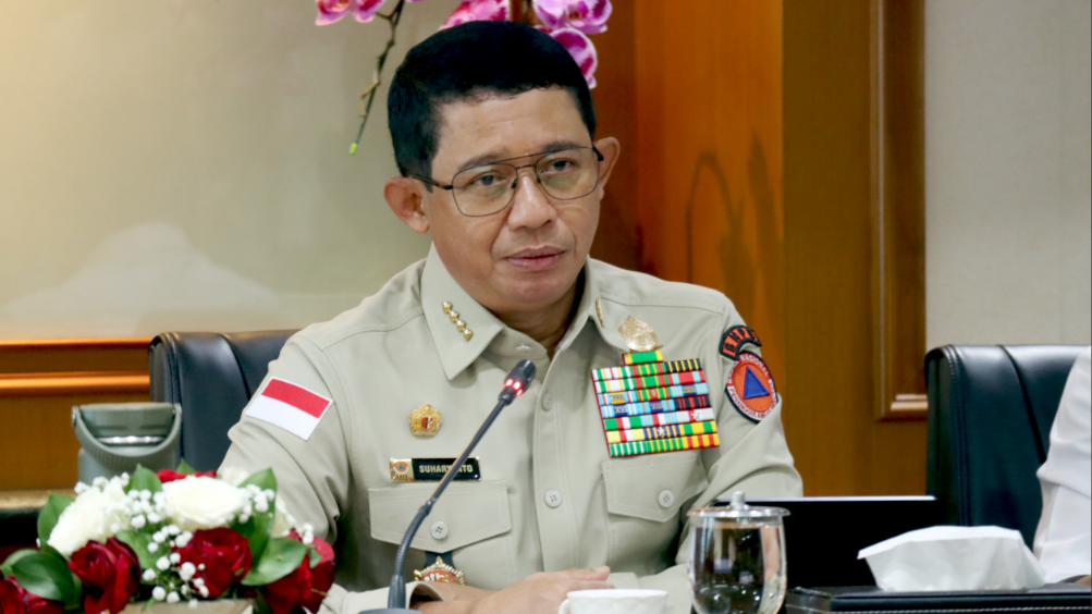 Menteri Kehutanan Raja Juli Antoni bersama Kepala BNPB Suharyanto dalam Rapat Ekspose Pengendalian Karhutla 2025. (Dok. HO/Faktakalbar.id)