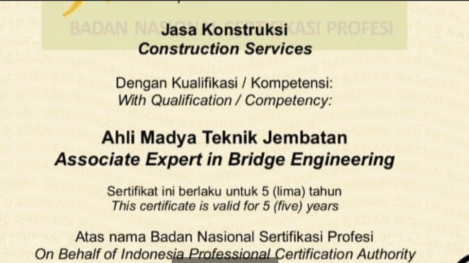 Contoh dokumen sertifikat keahlian kerja (SKK) dengan stempel dan tanda tangan, merepresentasikan formalitas tender proyek konstruksi. (Dok. Faktakalbar.id)
