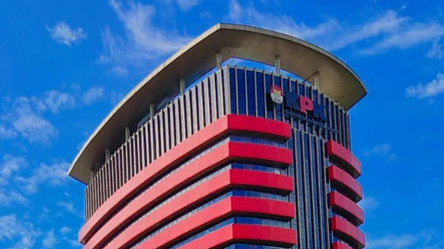 Tampak depan Gedung Merah Putih KPK, pusat penyidikan kasus dugaan korupsi pengolahan anoda logam PT Antam yang kini menjerat PT Loco Montardo sebagai tersangka korporasi. (Dok. KPK)