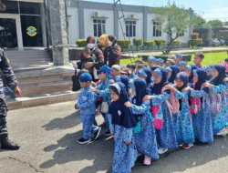 Ceria, Puluhan Anak PAUD di Pontianak Serbu Kapal Perang TNI