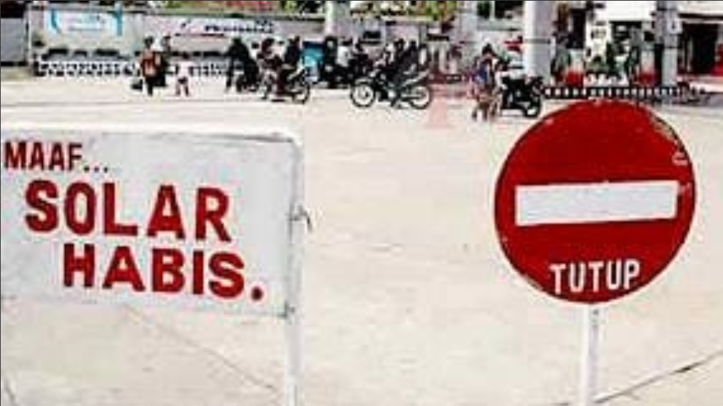 Ilustrasi - Ratusan sopir truk menggelar demo di Pontianak menagih janji pemerintah atasi kelangkaan solar subsidi. Mereka mengancam akan mogok massal jika tidak ada solusi konkret. (Dok. Ilustrasi/Faktakalbar.id)