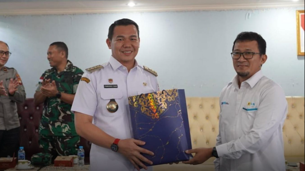 Pertemuan PLN Kalbar dan Pemkab Kapuas Hulu bahas pembangunan SUTT 150 kV. (Dok. Ist)