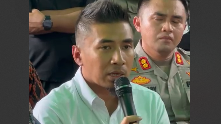 Sales Area Manager Retail PT Pertamina Patra Niaga, Aris Irmi, saat menjelaskan langkah-langkah Pertamina dalam menertibkan penyaluran BBM bersubsidi untuk transportasi logistik. (Dok. Faktakalbar.id)