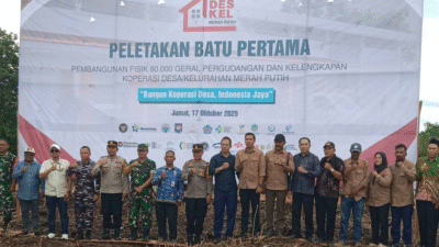 Peletakan batu pertama pembangunan Kantor Koperasi Merah Putih di Desa Sungai Pelang. (Dok. Ist)