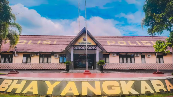 Tampak depan Markas Kepolisian Resor (Polres) Melawi. (Dok. Faktakalbar.id)