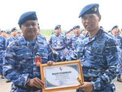 Apresiasi Kinerja, Danlanud Supadio Hadiahi Dua Prajurit Berprestasi dengan Umrah