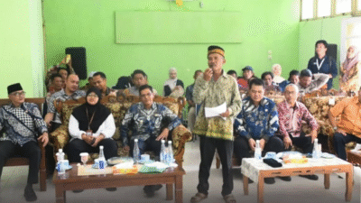 Warga Transmigrasi Tanjung Satai Terima 472 Sertipikat Tanah dari Pemkab Kayong Utara. (Dok. Instagram/@prokopim_kayongutara)