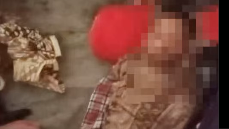 Dua bocah tenggelam di parit depan rumahnya di Desa Sungai Bakau Kecil, Mempawah. Satu korban, Ibnu Amar Malik (4), meninggal dunia, sementara rekannya berhasil diselamatkan warga. (Dok. Ist)