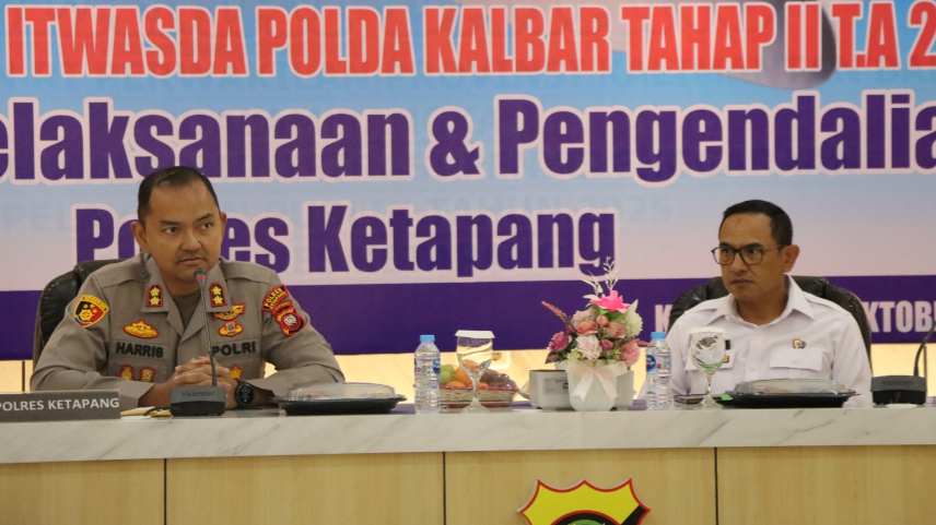 Suasana penyambutan Tim Audit Kinerja Itwasda Polda Kalbar oleh Kapolres Ketapang dan jajaran di Aula Mapolres Ketapang. (Dok. HO/Faktakalbar.id)