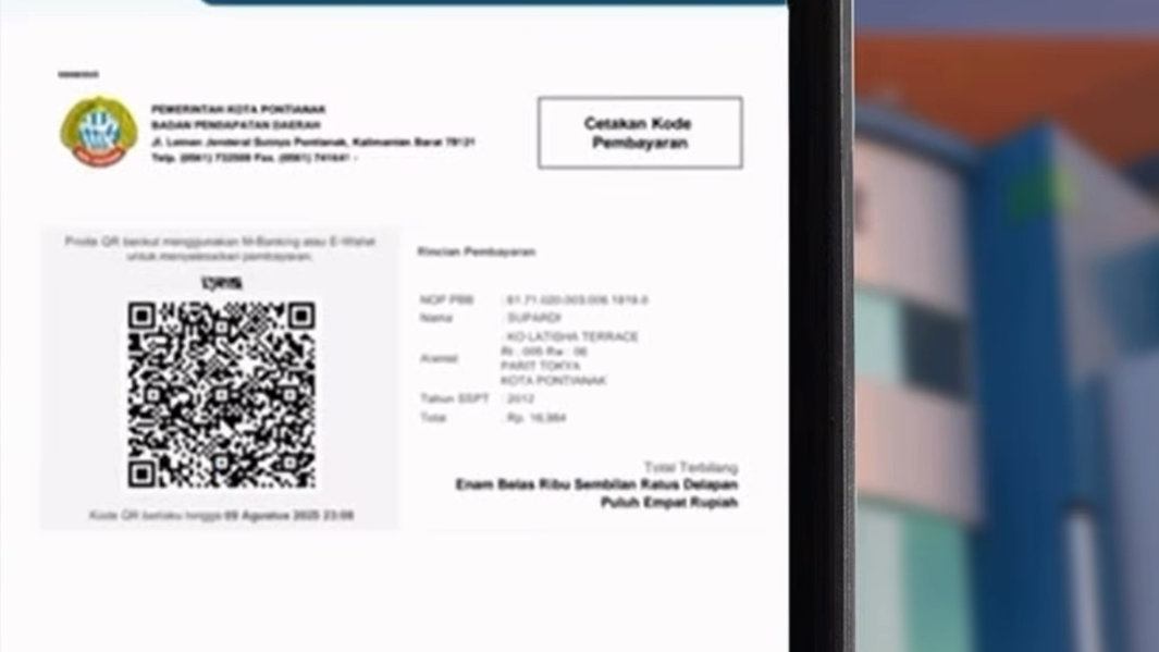 Ilustrasi pembayaran Pajak Bumi dan Bangunan (PBB) Kota Pontianak menggunakan QRIS Dinamis Bank Kalbar melalui ponsel pintar. (Dok. Bank Kalbar)