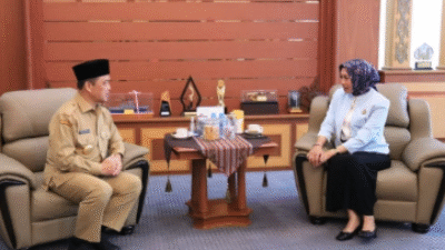 Gubernur Kalbar Ria Norsan menerima kunjungan pamitan dari mantan Kajati Kalbar Ahelya Abustam di Ruang Kerja Gubernur, Selasa (28/10/2025). (Dok. Biro Adpim Kalbar)