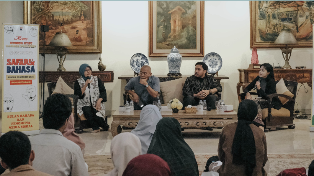 Suasana diskusi panel Narabahasa bertajuk "Meme: Humor atau Bahasa Politik?" yang digelar untuk merayakan Bulan Bahasa. (Dok. Narabahasa)