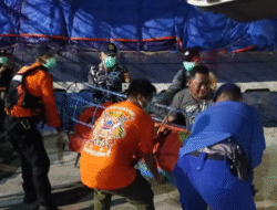 Lanal Kumai dan Tim SAR Gabungan Evakuasi Jenazah ABK di Perairan Kumai