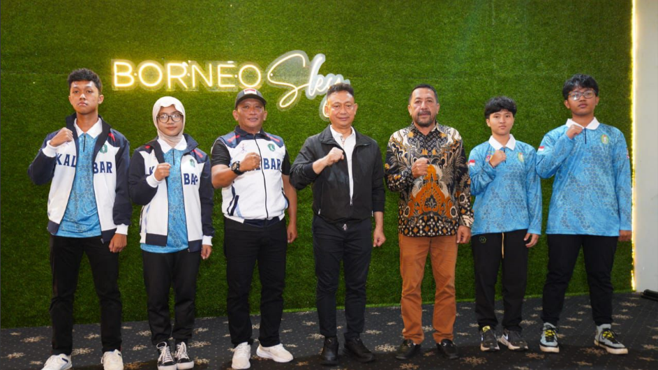 Suasana pelepasan empat atlet menembak Kalbar oleh Wali Kota Edi Kamtono dan pengurus Perbakin Kalbar di Hotel Borneo untuk POPNAS 2025. (Dok. Faktakalbar.id)
