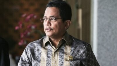 "Indra Iskandar, Sekjen DPR yang telah berstatus tersangka, dipanggil KPK sebagai saksi dalam kasus dugaan korupsi pengadaan rumah dinas DPR TA 2020."