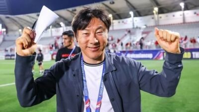 "Shin Tae-yong (STY) mengaku siap tolak tawaran negara lain dan prioritaskan kembali melatih Timnas Indonesia, asalkan PSSI serius menawarinya."