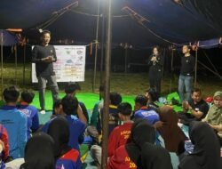 Bukan di Kelas, Puluhan Siswa ‘Nongkrong’ Edukatif Bareng Polisi di Pantai Datok Bahas Bahaya Narkoba