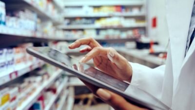 "Raksasa ritel AS Target Corp mengumumkan PHK 1.800 karyawan korporat. Langkah restrukturisasi ini diambil di tengah anjloknya kinerja dan penurunan penjualan."