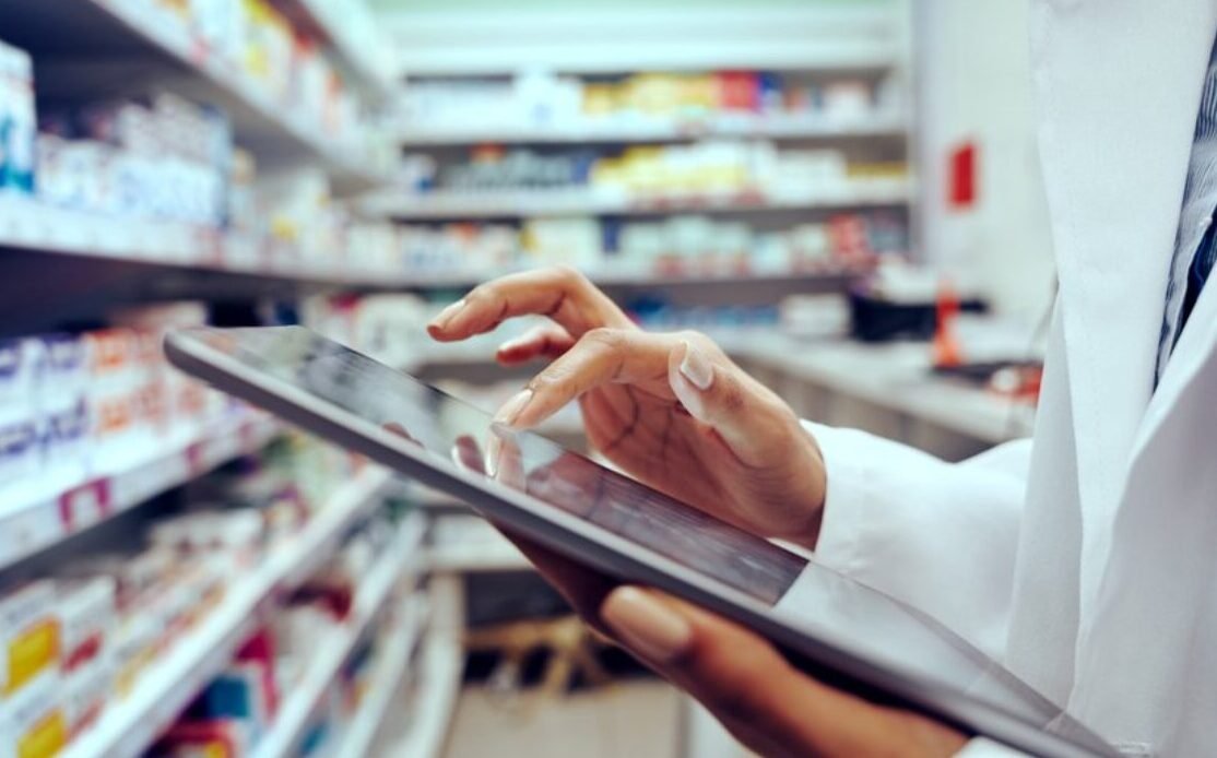 "Raksasa ritel AS Target Corp mengumumkan PHK 1.800 karyawan korporat. Langkah restrukturisasi ini diambil di tengah anjloknya kinerja dan penurunan penjualan."