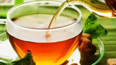 "Label 'less sugar' pada teh kemasan terdengar sehat, tapi benarkah demikian? Simak penjelasan lengkap mengenai kandungan gulanya, perbandingannya, dan apakah ini pilihan bijak."