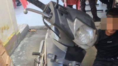 Tersangka curanmor berinisial ADS diamankan oleh Tim Berang-Berang Polsek Pontianak Timur beserta barang bukti sepeda motor hasil curian.
