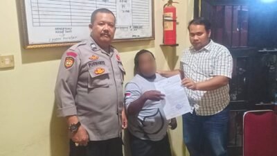 Tersangka AA alias Dulkaut (48) saat diamankan oleh Unit Reskrim Polsek Batu Ampar terkait kasus pencurian mesin speedboat di Kabupaten Kubu Raya.