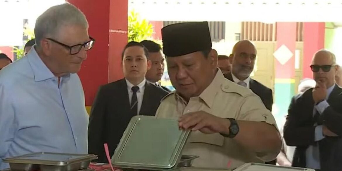 "Presiden Prabowo membentuk Tim Koordinasi Program Makan Bergizi Gratis (MBG). Simak tugas dan fungsi lengkapnya berdasarkan Keppres 28 Tahun 2025."