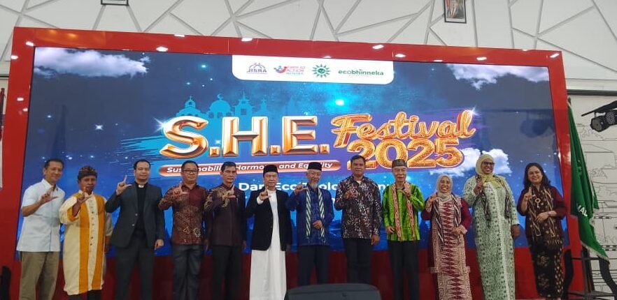 "Enam tokoh lintas agama di Pontianak bersatu suara memuji Ecobhinneka Muhammadiyah sebagai penggerak aksi iklim dan kerukunan dalam S.H.E Festival 2025."