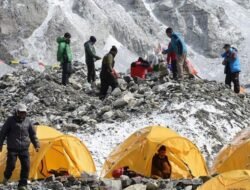 Tragedi Badai Salju Everest: Ratusan Pendaki Terjebak di Tibet, Satu Meninggal