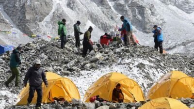 Tragedi Badai Salju Everest: Ratusan Pendaki Terjebak di Tibet, Satu Meninggal