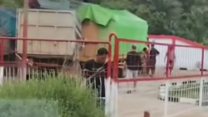 Viral keluhan warganet soal pelayanan SPBU Simpang 2 Ketapang, Kalbar. Diduga diskriminatif, solar dibilang habis tapi masih melayani antrean lain.