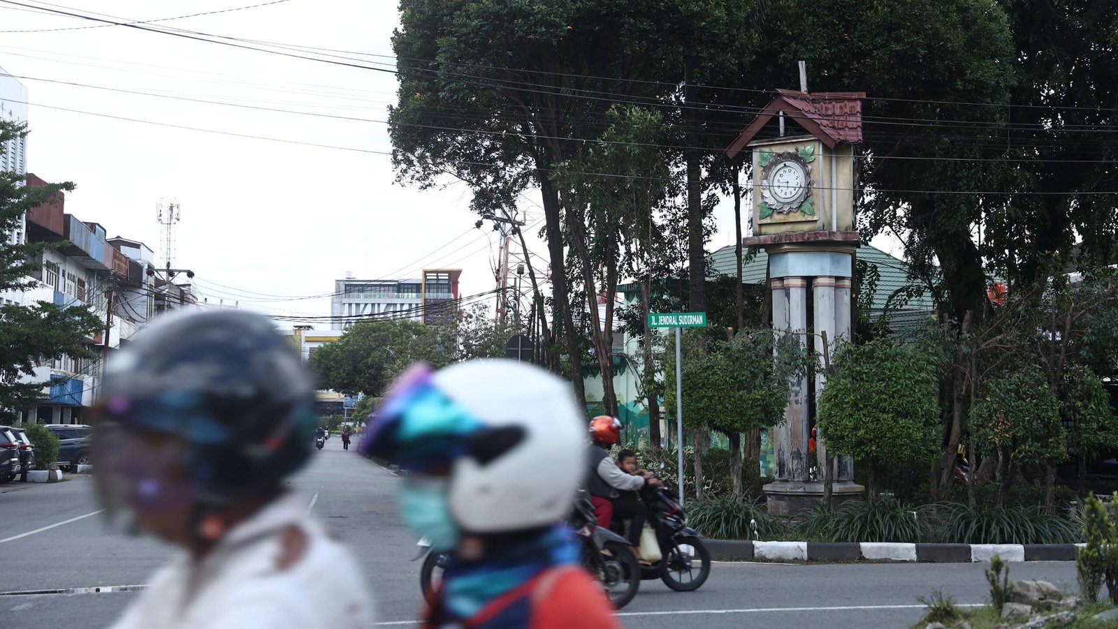 Tugu Jam Tiga Muka di persimpangan jalan Kota Pontianak yang akan direnovasi. Foto: HO/Faktakalbar.id