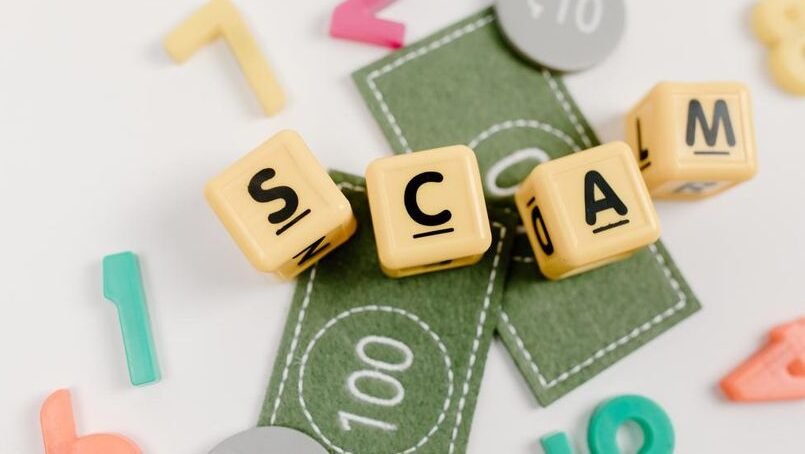 "Kemlu mengungkap data sejak 2020, lebih dari 10.000 WNI terjebak jaringan online scam di luar negeri, 1.500 di antaranya adalah korban TPPO."