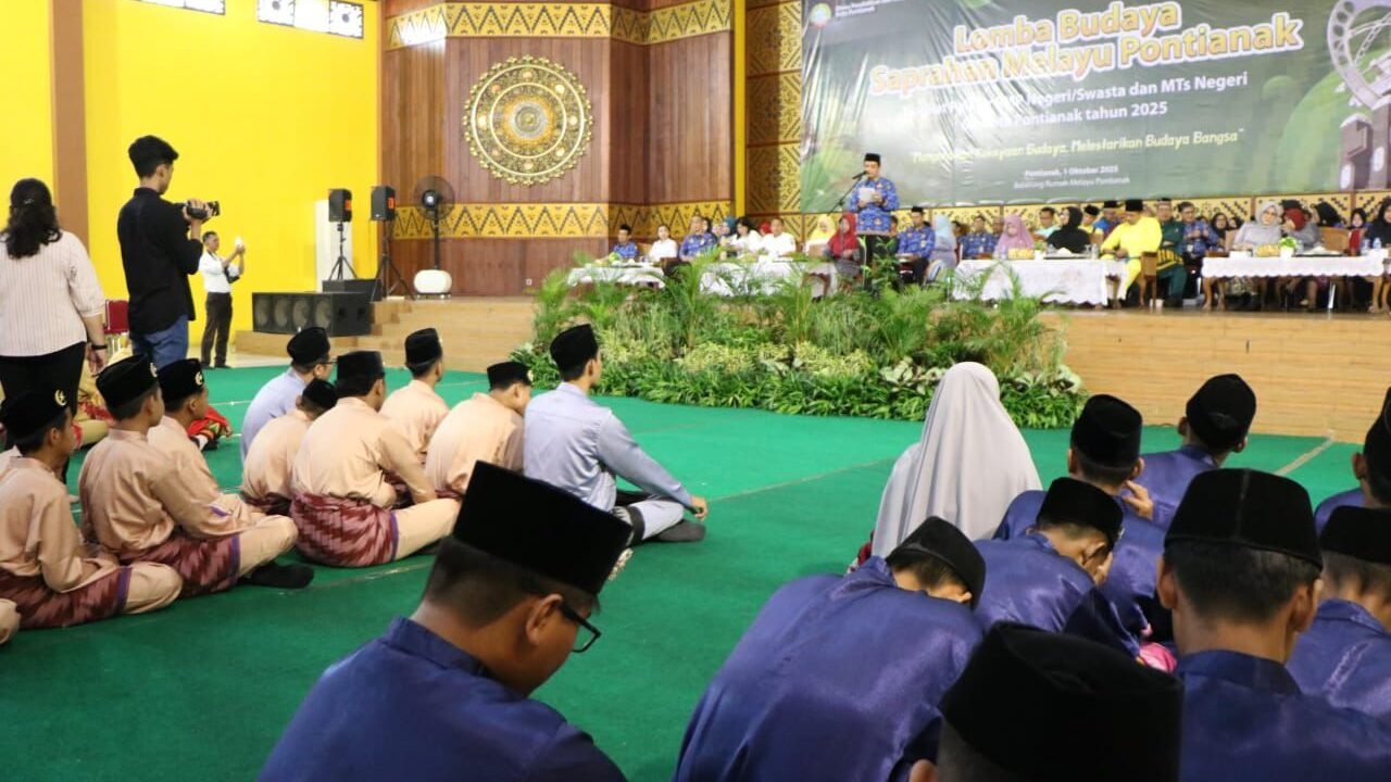 Wakil Wali Kota Pontianak Bahasan membuka Festival Saprahan Pelajar SMP/MTs se-Kota Pontianak.
