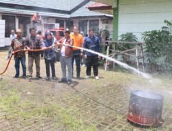 Cegah Karhutla, Pemkot Pontianak Bekali Masyarakat Peduli Api dengan Peralatan Damkar