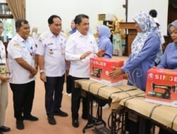 Ciptakan Wirausaha Baru, Pemkot Pontianak Salurkan Bantuan Peralatan Kerja