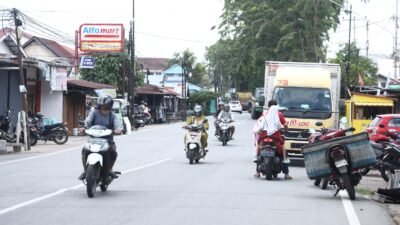 Kondisi Jalan Kom Yos Sudarso yang akan dilakukan pelebaran jalan.