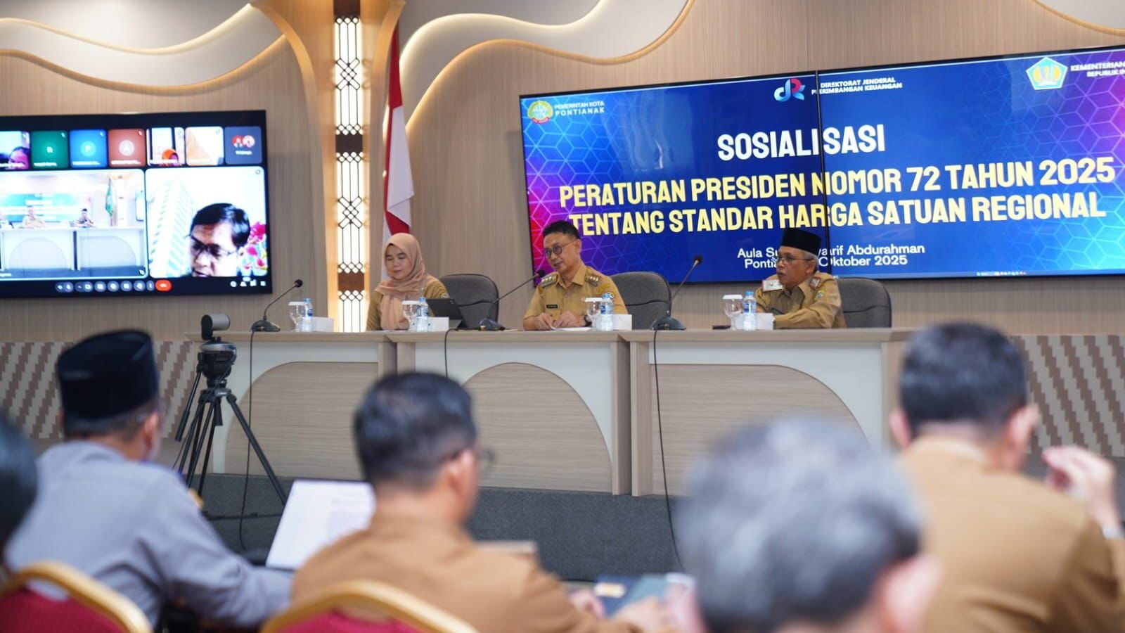 Wali Kota Pontianak, Edi Rusdi Kamtono saat membuka acara Sosialisasi Perpres Nomor 72 Tahun 2025 di Aula SSA Kantor Wali Kota, Selasa (7/10/2025).