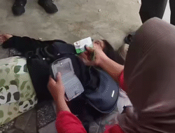 Geger, Seorang Wanita Ditemukan Tergeletak Lemas di Depan Pos PM Sungai Pinyuh