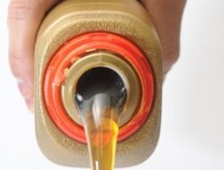 Cara Mengatasi Mesin Motor Kena Oli Palsu, Mekanik Resmi Sarankan Flushing dan Bongkar Mesin