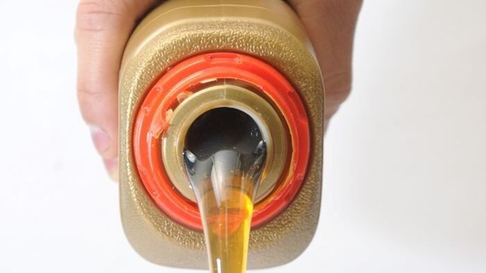 Mesin Motor Kena Oli Palsu? Wajib Lakukan Flushing & Ganti Filter