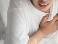 Dada Sering Terasa Ditusuk Jarum? Jangan Panik, Kenali 4 Penyebab Umumnya